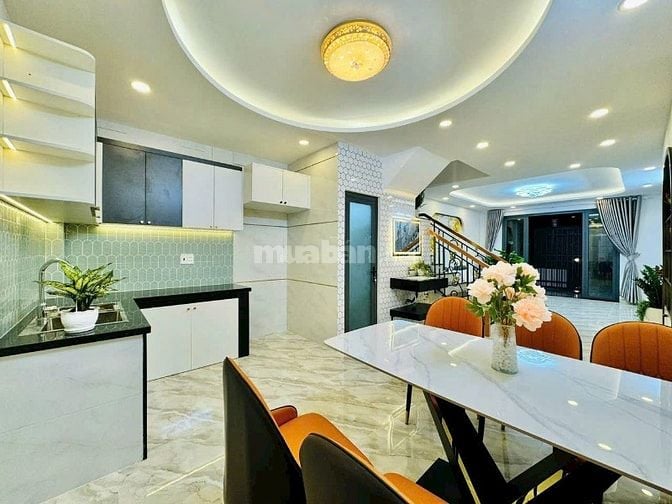 51m2! Giáp sân bay! Oto đỗ cửa! Bán nhà Quang Trung, P10. Ngay Vincom.