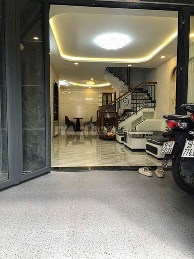 51m2! Giáp sân bay! Oto đỗ cửa! Bán nhà Quang Trung, P10. Ngay Vincom.