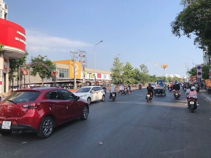 Bán nhà 5lầu Dương Quảng Hàm ngắm Landmark rộng 5.5m 93m2 11PN 15.5 tỷ