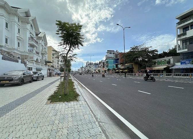 Bán nhà 5lầu Dương Quảng Hàm ngắm Landmark rộng 5.5m 93m2 11PN 15.5 tỷ