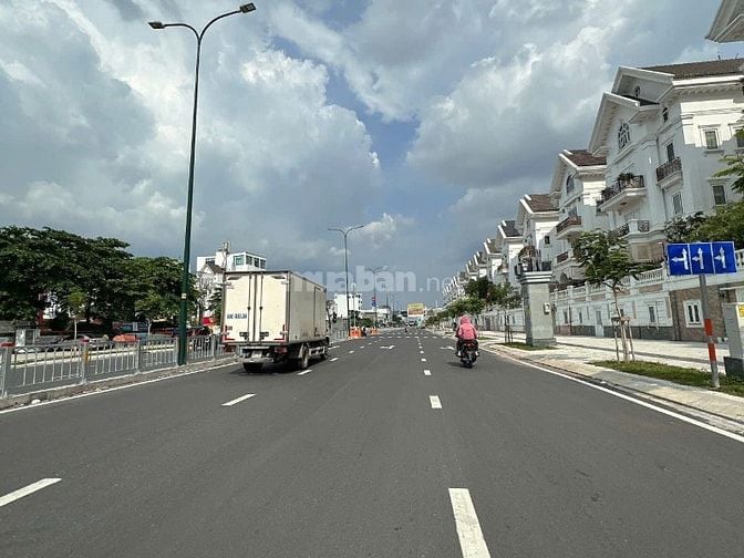 Bán nhà 5lầu Dương Quảng Hàm ngắm Landmark rộng 5.5m 93m2 11PN 15.5 tỷ