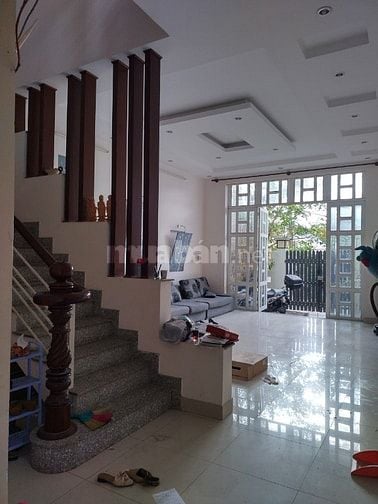 BÁN NHÀ : Khu dân cư 300m sử dụng 