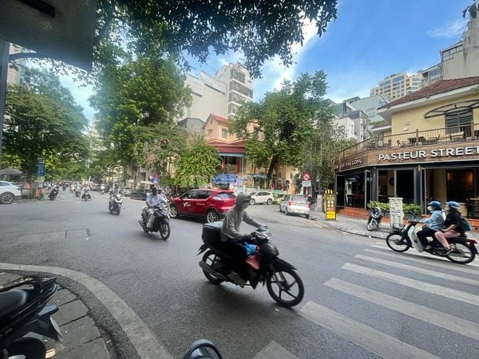 CÁCH 1 NHÀ RA PHỐ TÔ HIẾN THÀNH - 42m2 - 3 tầng