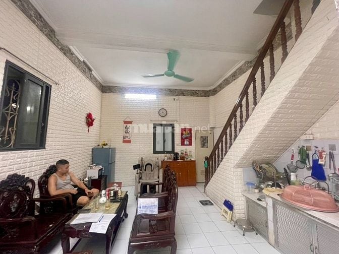 CÁCH 1 NHÀ RA PHỐ TÔ HIẾN THÀNH - 42m2 - 3 tầng