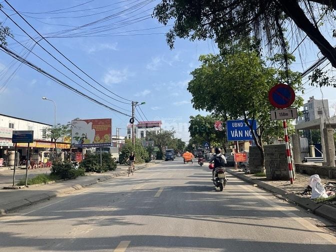 Bán nhà mặt phố Vân Trì  Đông Anh 90m 2 tầng, mặt tiền 6m.Ga ra ô tô.