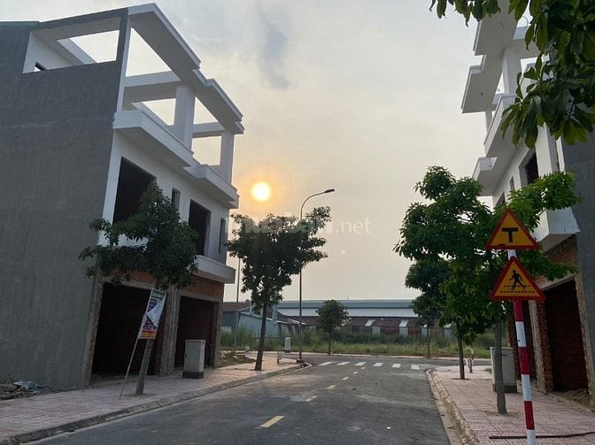 Bán gấp đất Bình Dương, mặt tiền đường 12m