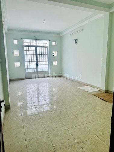Cho thuê nhà mặt tiền nội bộ khu Bình Phú 2, Q6, 15 triệu