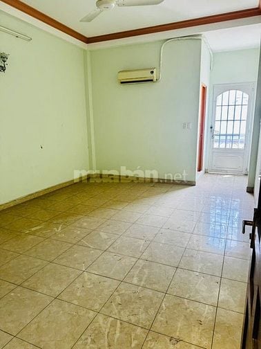 Cho thuê nhà mặt tiền nội bộ khu Bình Phú 2, Q6, 15 triệu