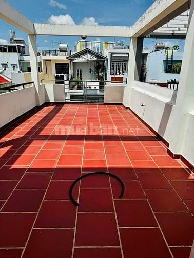 Cho thuê nhà mặt tiền nội bộ khu Bình Phú 2, Q6, 15 triệu