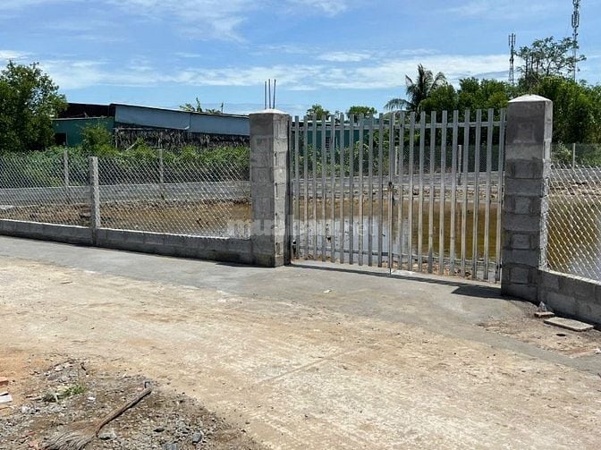 Bán lô đất chính chủ full thổ cư, tiếp giáp trục đường Lương Văn Nho.