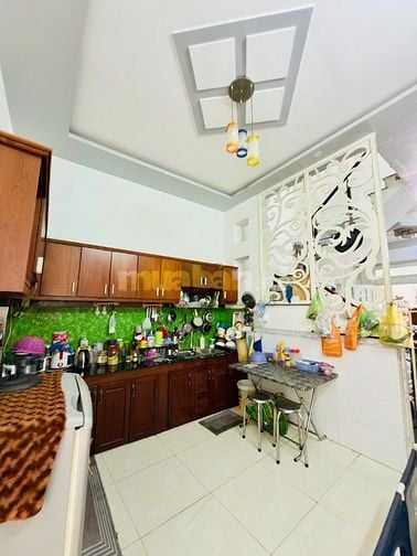 Nhà MT 160 Mễ Cốc p15, 4x21m, nở hậu, 3 Lầu, 4 pn, sổ hồng.