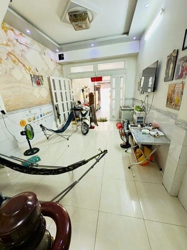 Nhà MT 160 Mễ Cốc p15, 4x21m, nở hậu, 3 Lầu, 4 pn, sổ hồng.