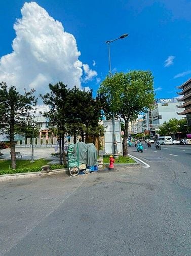 Bán nhà mặt tiền Hoàng Sa, Q3, 44m², 5PN, đang kinh doanh, giá 18.3 tỷ