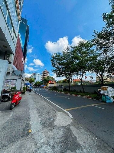 Bán nhà mặt tiền Hoàng Sa, Q3, 44m², 5PN, đang kinh doanh, giá 18.3 tỷ