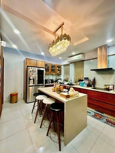 Nhà hẻm 8m Huỳnh Văn Bánh, Phú Nhuận. DT 6x15m, 4 tầng