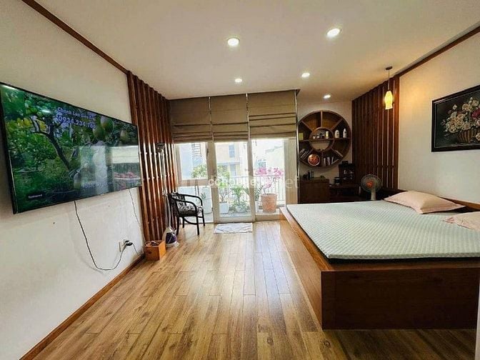 Nhà hẻm 8m Huỳnh Văn Bánh, Phú Nhuận. DT 6x15m, 4 tầng