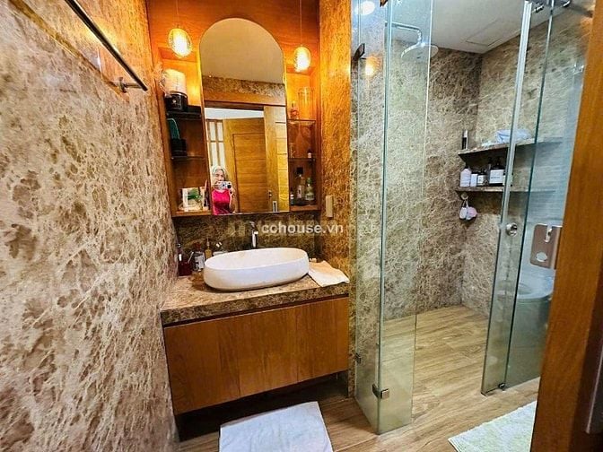 Nhà hẻm 8m Huỳnh Văn Bánh, Phú Nhuận. DT 6x15m, 4 tầng