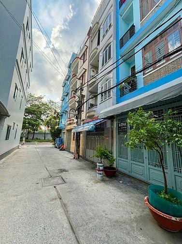 Bán nhà mặt tiền Hoàng Sa, Q3, 44m², 5PN, đang kinh doanh, giá 18.3 tỷ