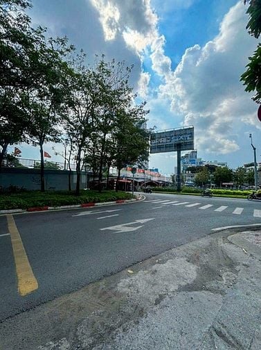 Bán nhà mặt tiền Hoàng Sa, Q3, 44m², 5PN, đang kinh doanh, giá 18.3 tỷ