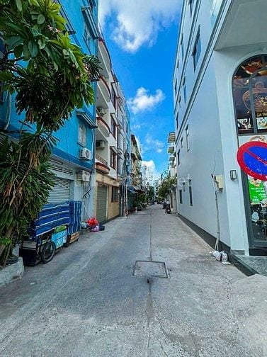 Bán nhà mặt tiền Hoàng Sa, Q3, 44m², 5PN, đang kinh doanh, giá 18.3 tỷ