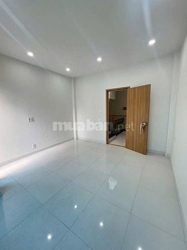 NHÀ MỚI HOÀN THIỆN , HẺM XE HƠI , CÁCH MT KHOẢNG 30m