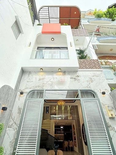 Bán gấp nhà hẻm 1 sẹc DT 68m2 giá 2tỷ150tr Tôn Đản, P15, Q4. SHR