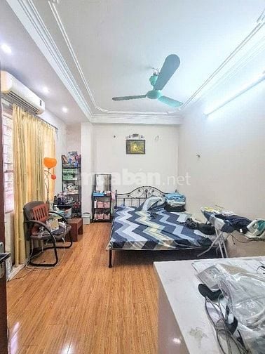Ô TÔ LÙI CỬA, SÁT PHỐ, THOÁNG TRƯỚC SAU, CHỦ TỰ XÂY