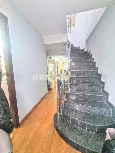 Ô TÔ LÙI CỬA, SÁT PHỐ, THOÁNG TRƯỚC SAU, CHỦ TỰ XÂY