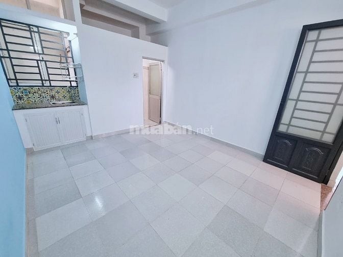 Phòng ngay Lê Văn Việt, ngã 3 Mỹ Thành, 17m2, thoáng mát, an ninh