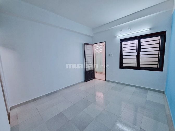 Phòng ngay Lê Văn Việt, ngã 3 Mỹ Thành, 17m2, thoáng mát, an ninh