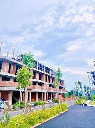 Nhà phố liền kề chợ Bình Chánh - Ngay siêu nút giao Mỹ Yên - Long Thàn