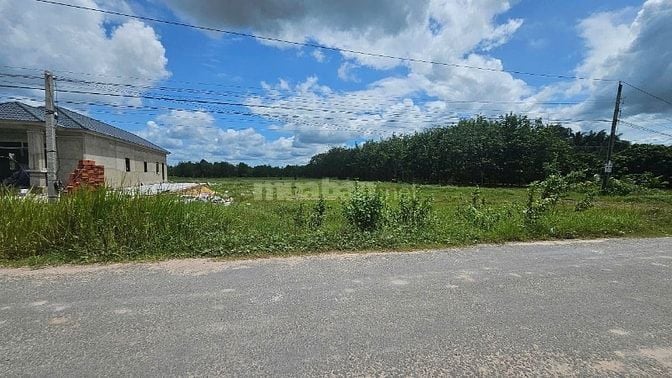 21m mặt tiền nhựa. Hơn 4000m2 có thổ cư. 4,5 tỷ