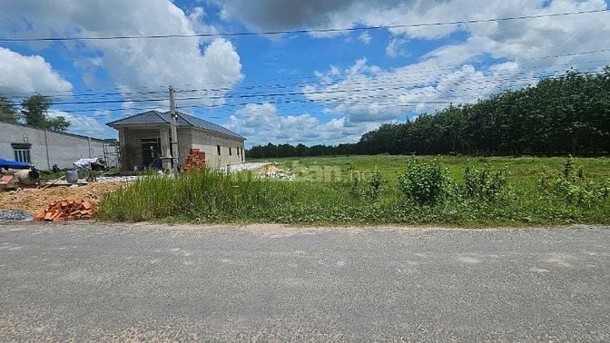 21m mặt tiền nhựa. Hơn 4000m2 có thổ cư. 4,5 tỷ