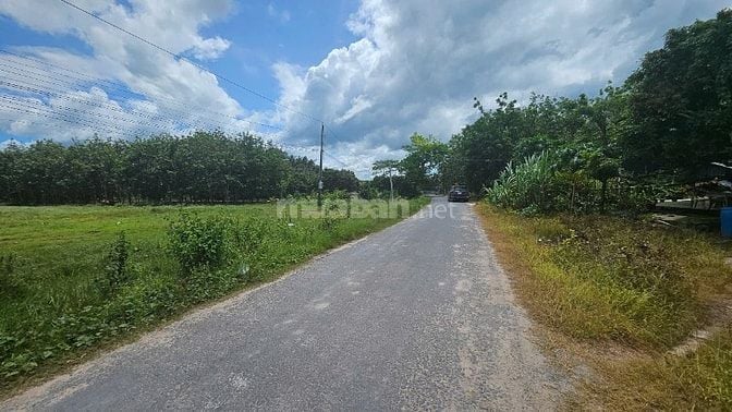 21m mặt tiền nhựa. Hơn 4000m2 có thổ cư. 4,5 tỷ