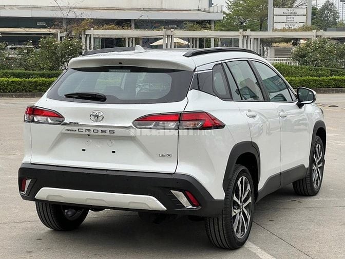 Toyota Corolla Cross 1.8V 2025 Giảm 50% trước bạ