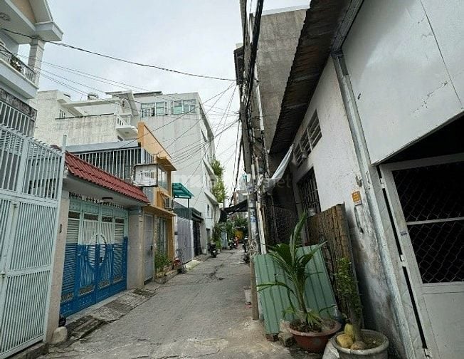 bán nhà hẻm xe hơi đường lưu chí hiếu DT 4,5x25 cấp 4 bán 8,8 tỷ 