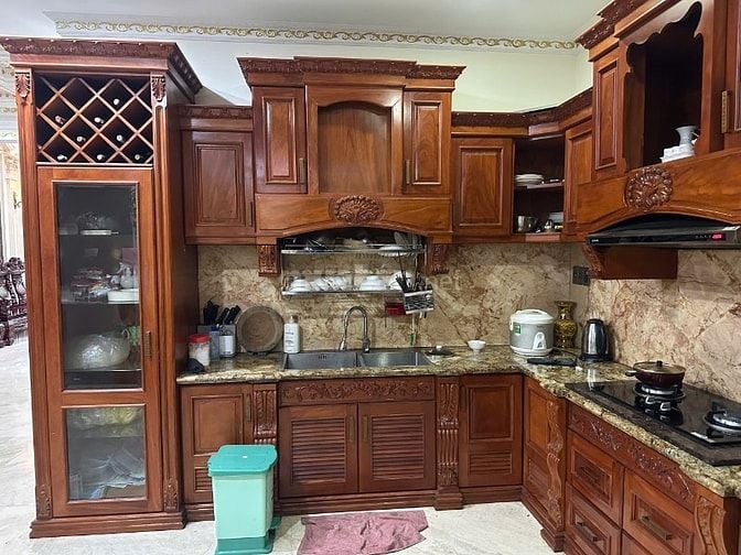 bán biệt thự đường lê quốc trinh DT 8x19 đúc 1 trệt 1 lửng 3 lầu 