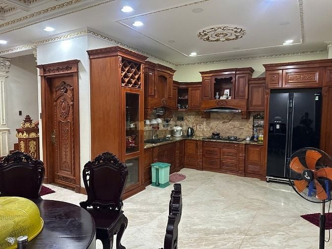 bán biệt thự đường lê quốc trinh DT 8x19 đúc 1 trệt 1 lửng 3 lầu 