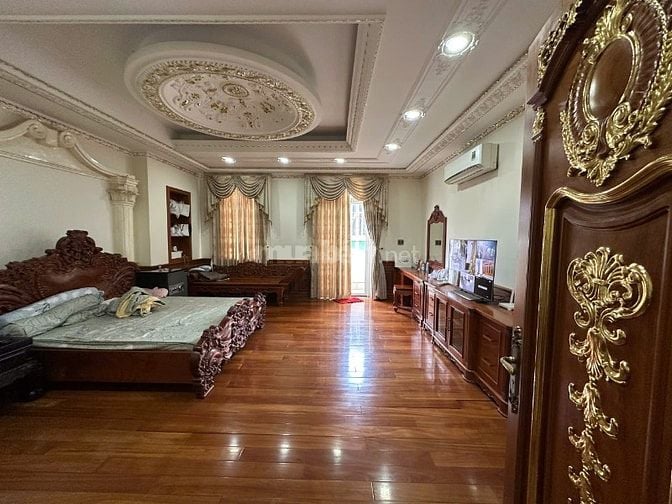 bán biệt thự đường lê quốc trinh DT 8x19 đúc 1 trệt 1 lửng 3 lầu 
