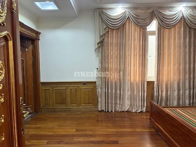 bán biệt thự đường lê quốc trinh DT 8x19 đúc 1 trệt 1 lửng 3 lầu 
