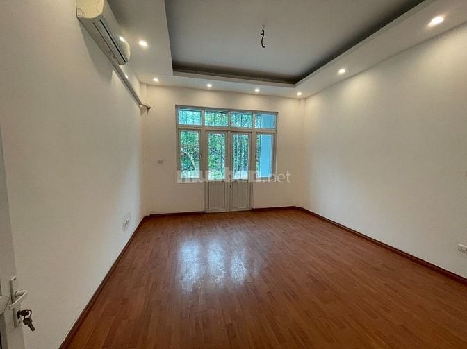Nhà riêng mặt bờ sông đường hoàng mai tam trinh dt90m2x3t  giá 18tr 