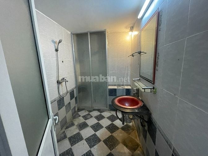 Nhà riêng mặt bờ sông đường hoàng mai tam trinh dt90m2x3t  giá 18tr 
