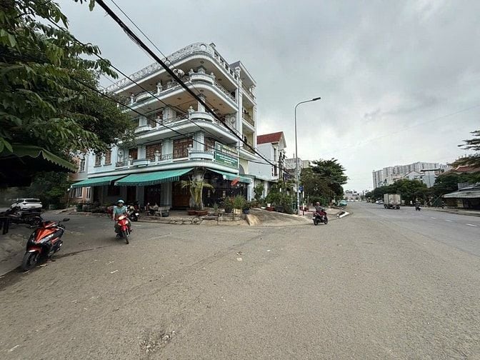 Cho thuê góc 2 mặt tiền Lê Cơ 