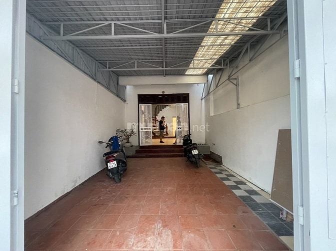 Nhà riêng mặt bờ sông đường hoàng mai tam trinh dt90m2x3t  giá 18tr 