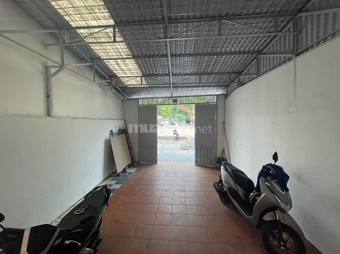 Nhà riêng mặt bờ sông đường hoàng mai tam trinh dt90m2x3t  giá 18tr 