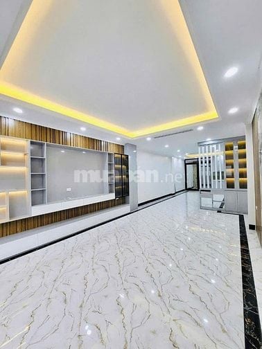 Bán Nhà 8 Tầng Thang Máy Giảng võ 50m mt 5 m oto sân rộng 26,6 tỷ.