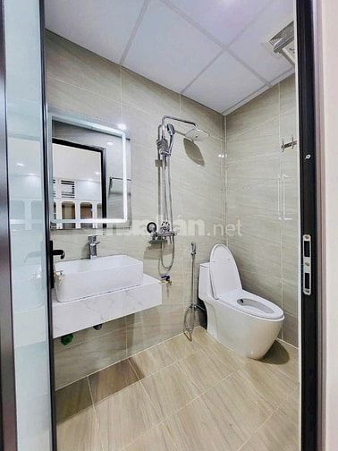Bán Nhà 8 Tầng Thang Máy Giảng võ 50m mt 5 m oto sân rộng 26,6 tỷ.