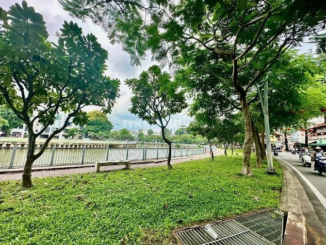 Cần bán gấp nhà 4 tầng, MT Trường Sa, HĐ thuê 55 triệu/tháng