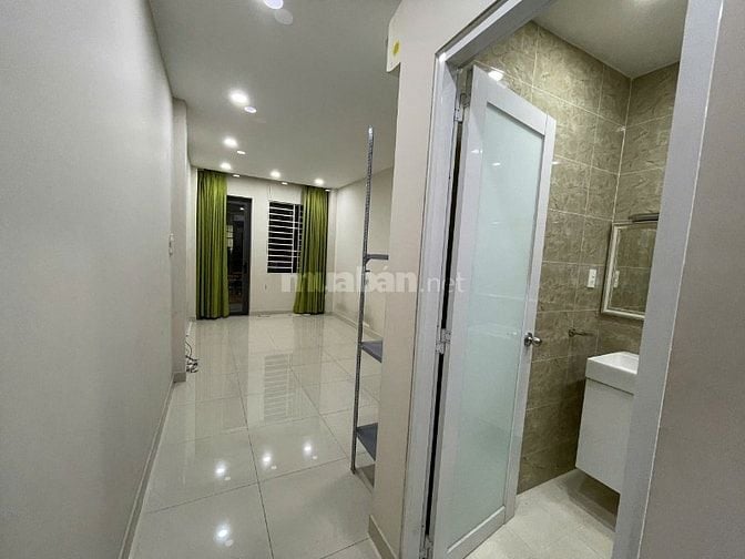 Cho thuê nhà mặt tiền Nhật Tảo, P.8, Q.10 giá 20tr
