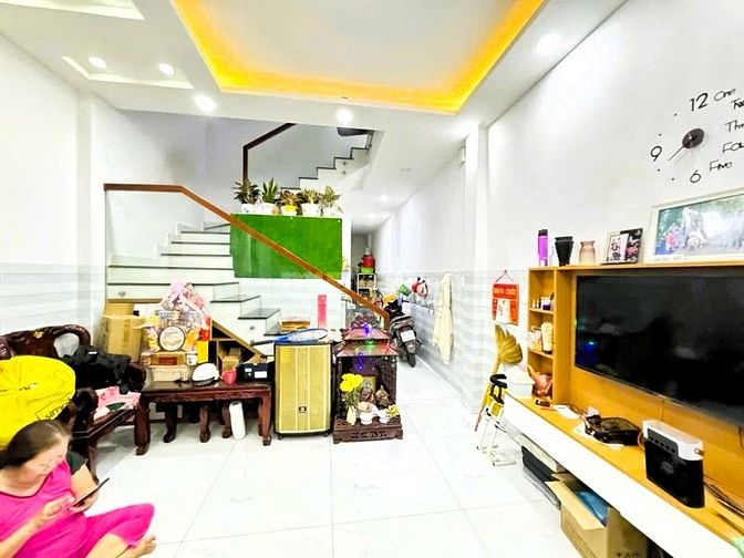 Bán nhà 2 tầng mới đẹp đường số 11 Linh Xuân, sân ô tô, 3pn